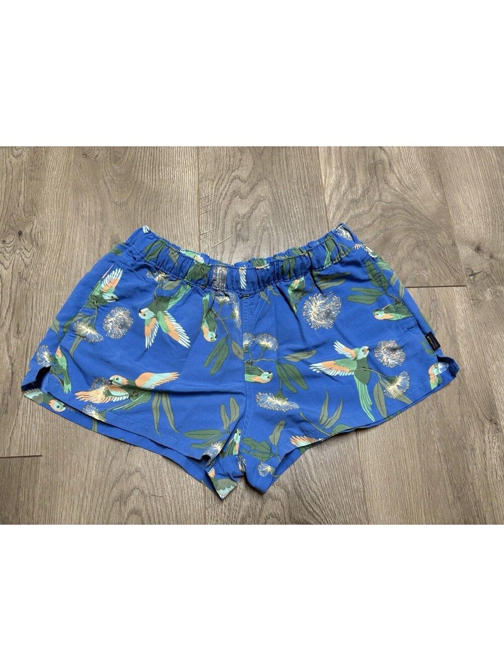 Patagonia Shorts Womens Medium Blue Barely Baggies Parrot Birds